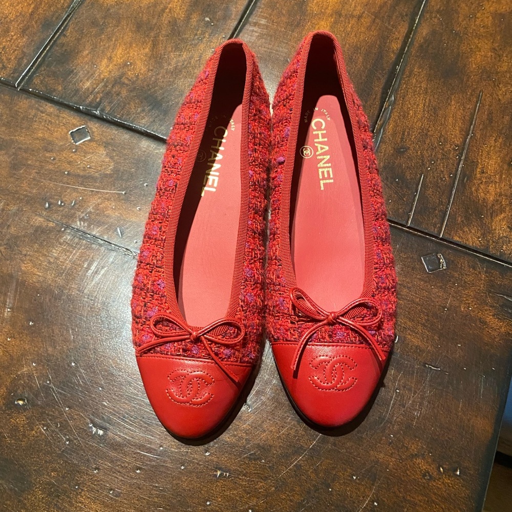 CHANEL Red Tweed Flats with Bow, Like New, Rare, Size 38.5
